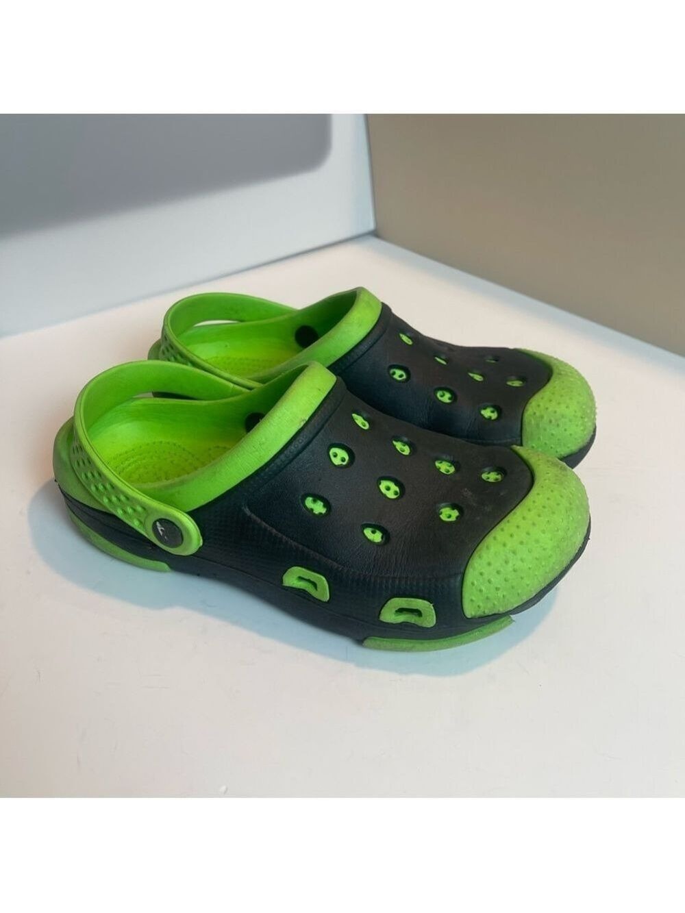 Boys waterproof shoes slides green black for pool or beach Sz 35 EU